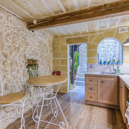 Rb42 - Charming & Historic House *