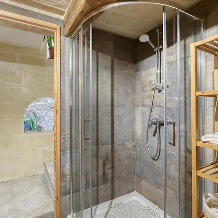Rb42 - Charming & Historic House بيت للعطل ربات
