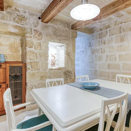 Semesterbostad Rb42 - Charming & Historic House