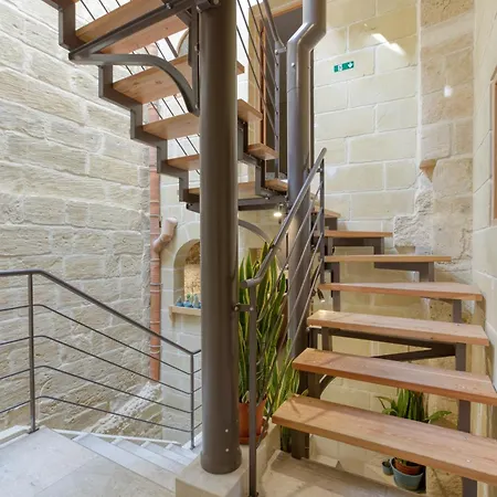 Rb42 - Charming & Historic House بيت للعطل *